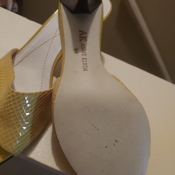 Shoes - Picture 3 of 6